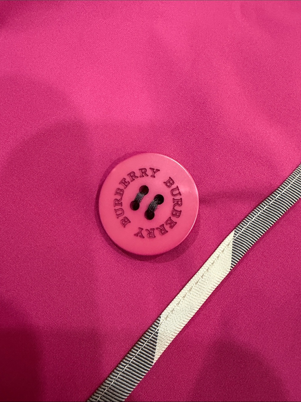 Burberry Rose Magenta Hooded Double-Breasted Rain Cape - Picture 14 of 17